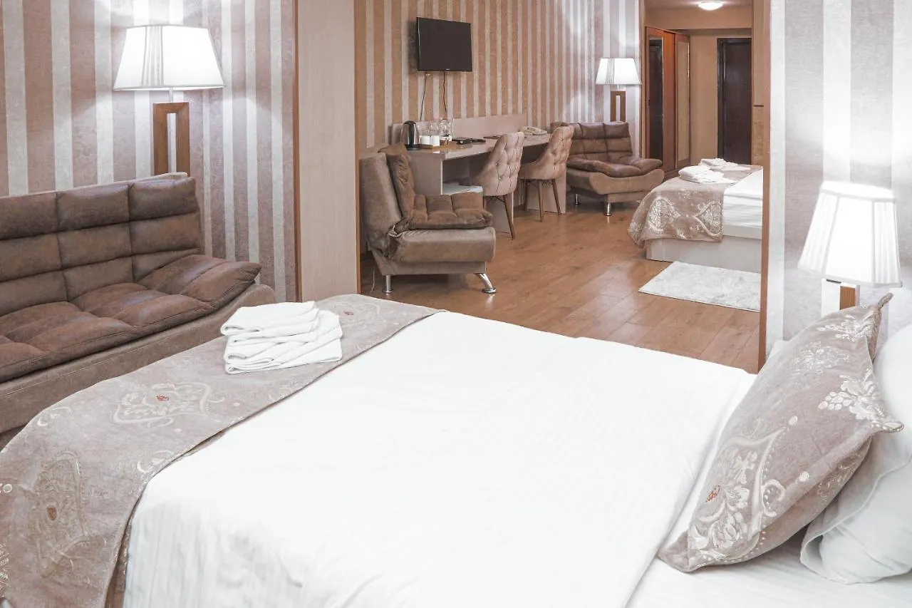 Pino Vere Palace Hotel Tbilisi 4*,  Georgia